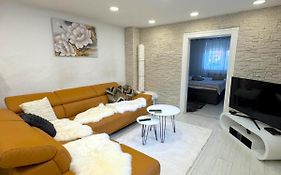 Alia House With Garden In Piestany