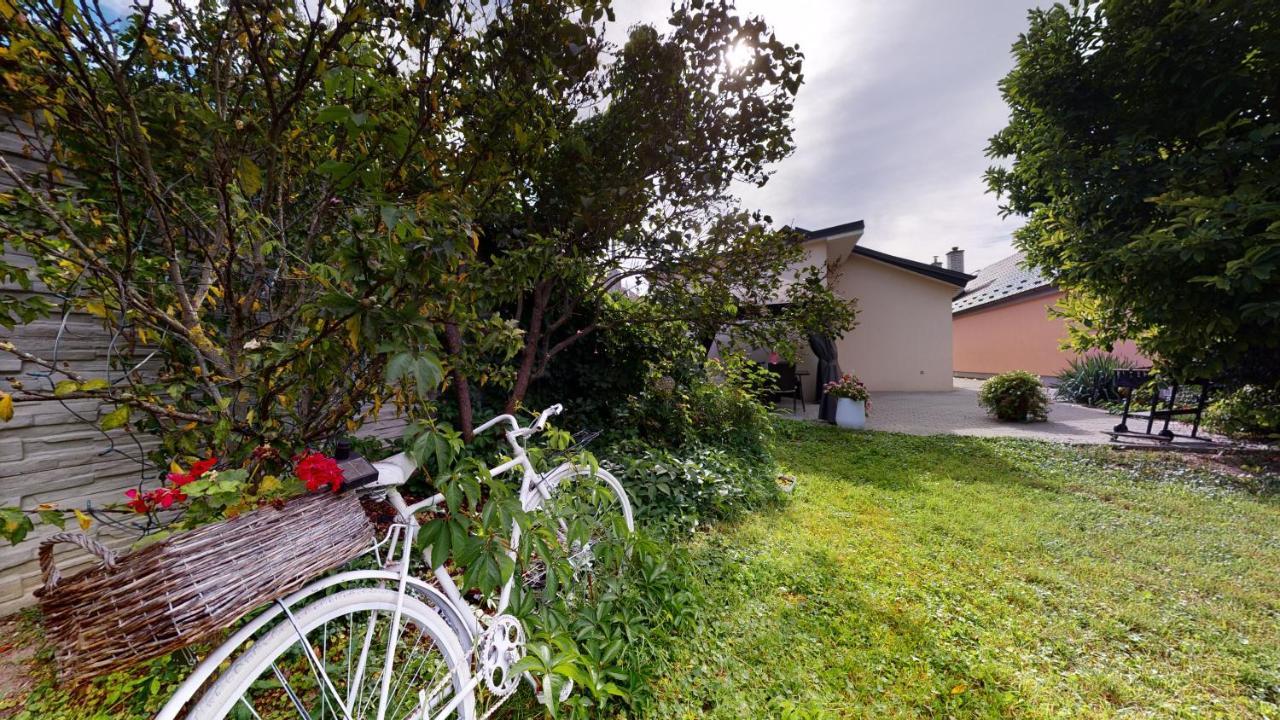 Vila Alia House With Garden In Piestany Exteriér fotografie