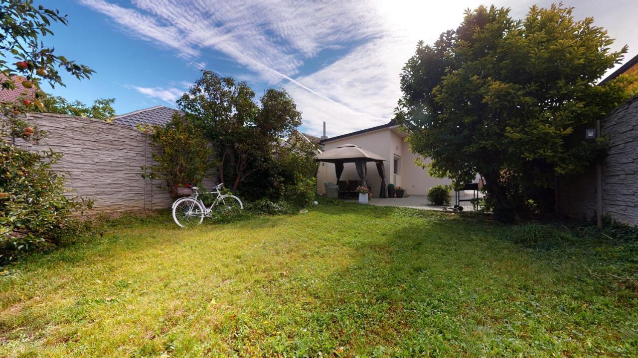 Vila Alia House With Garden In Piestany Exteriér fotografie